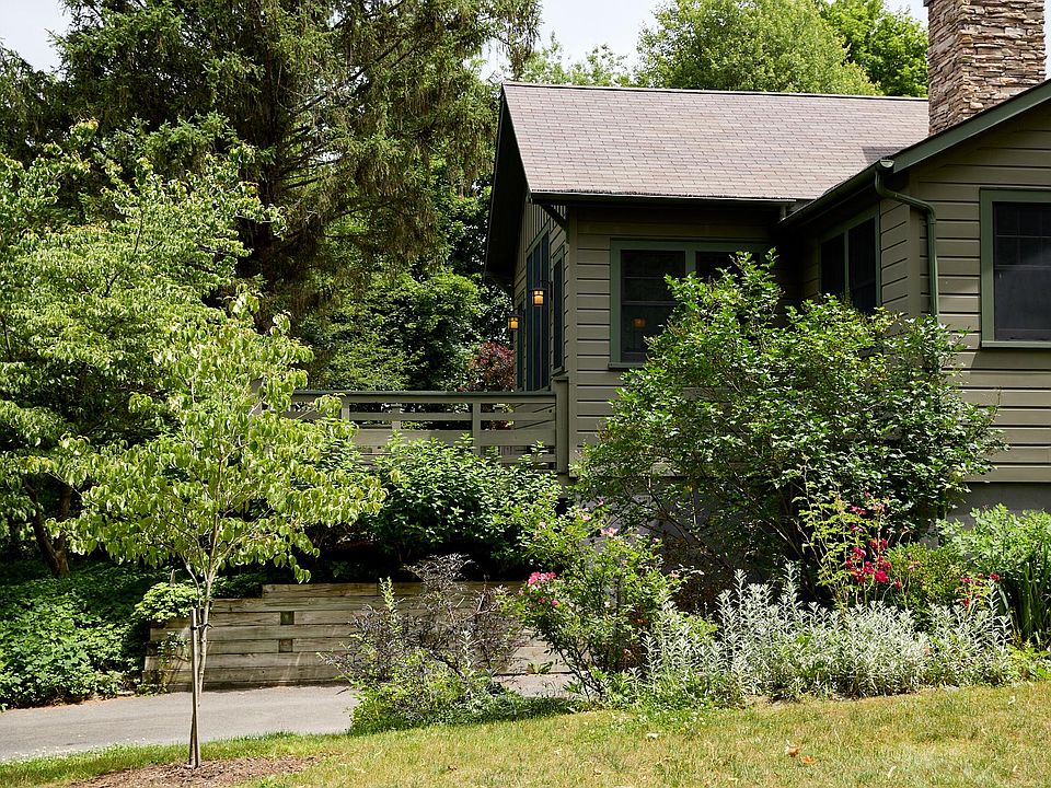1st image of 11 Military Ln