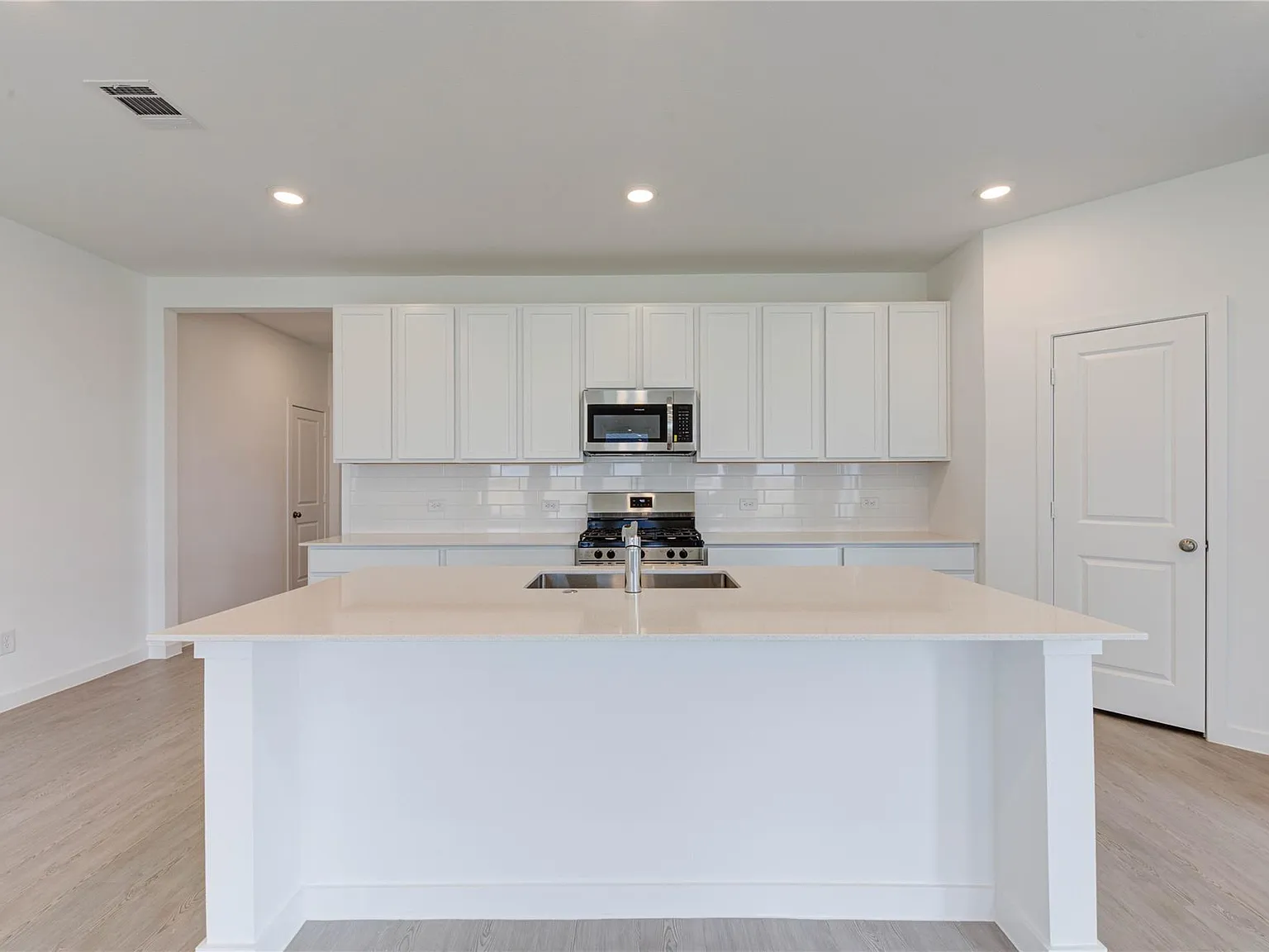 400 Robin St - 1 — Photo 2