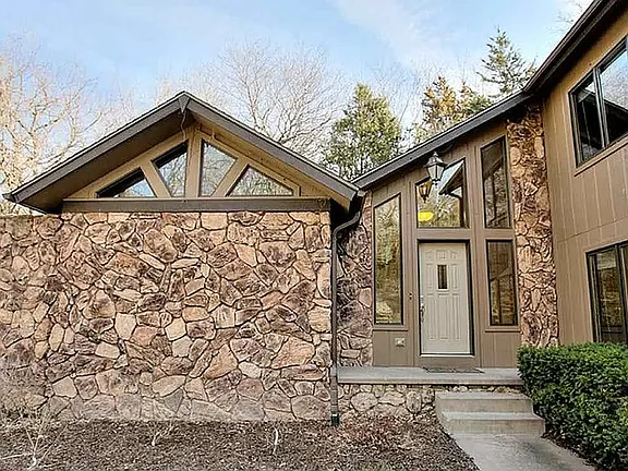 1610 Horseshoe Dr — exterior photo