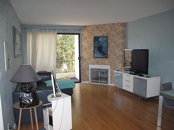2nd image of 660 Sweetzer Ave #103