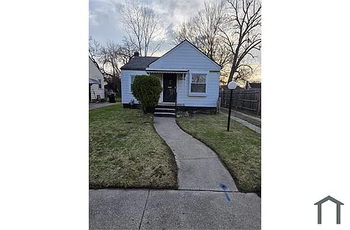 20445 Pinehurst St Photo 1