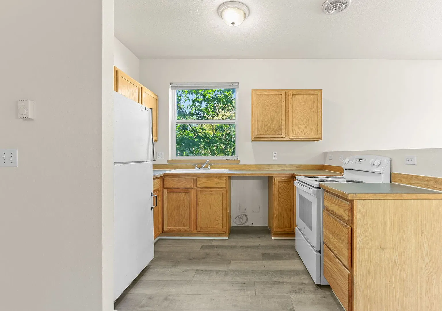 2020 NE Rodney — Photo 2