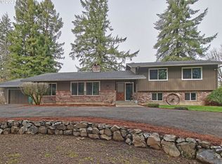 21915 NE Ilafern Ln, Dundee, OR 97115