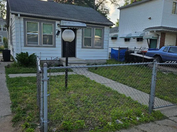 21033 Glen Lodge Rd, Ferndale, MI 48220