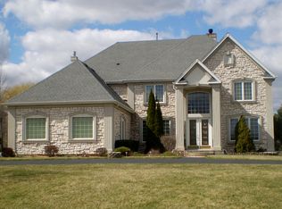 30W366 Honeysuckle Ln, Wayne, IL 60184