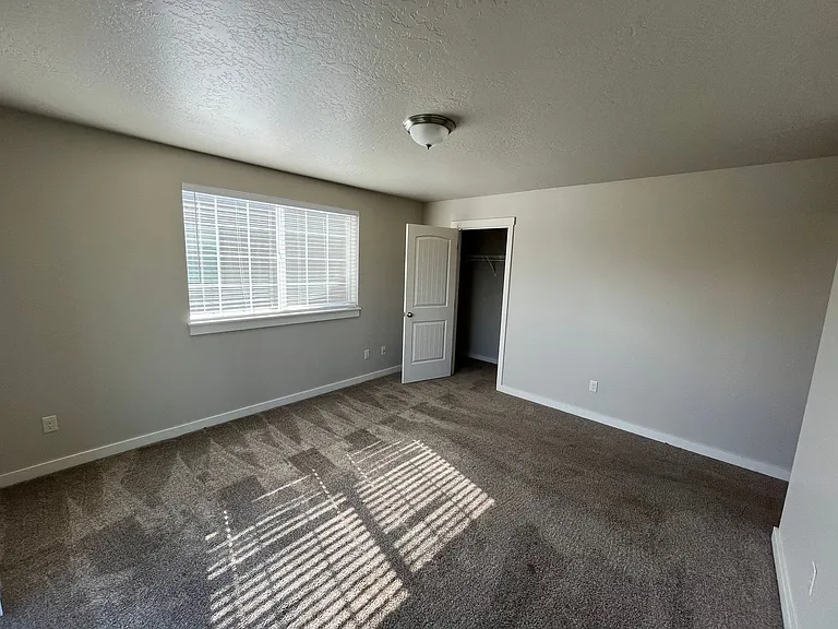 63159 NE De Haviland St — Photo 9