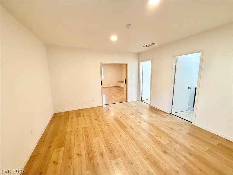 510 E Simkins Rd — Photo 4