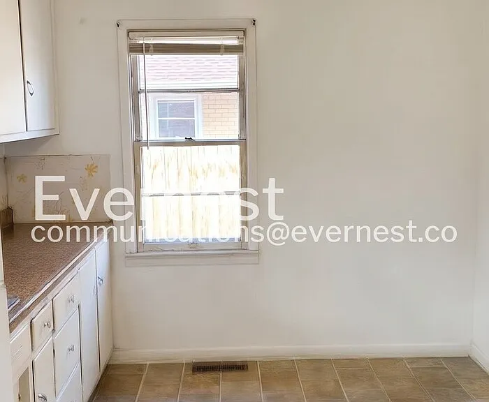 231 N Roosevelt Ave — Photo 4