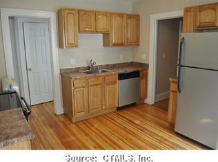 226 Quaker Ln S #3, West Hartford, CT 06119