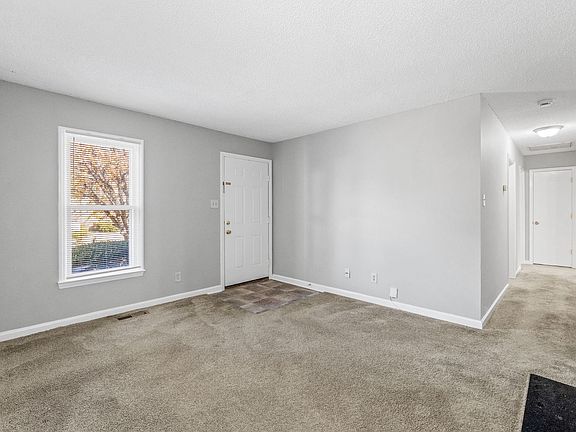 4th image of 1205 Westhampton Dr