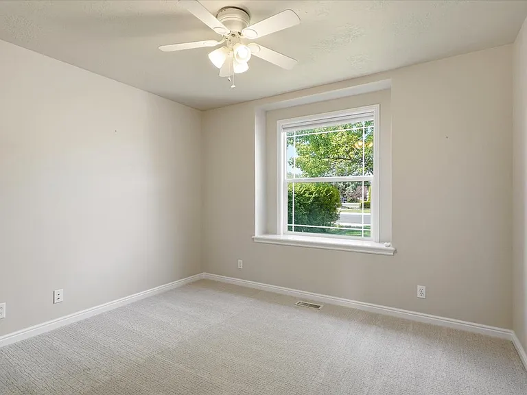 782 S Hydra Ave — Photo 31