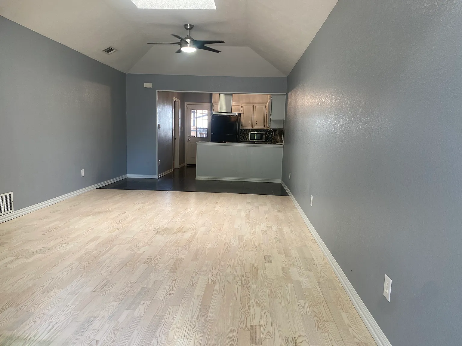 2 bed, 1007 sqft, $1,250 — Photo 4