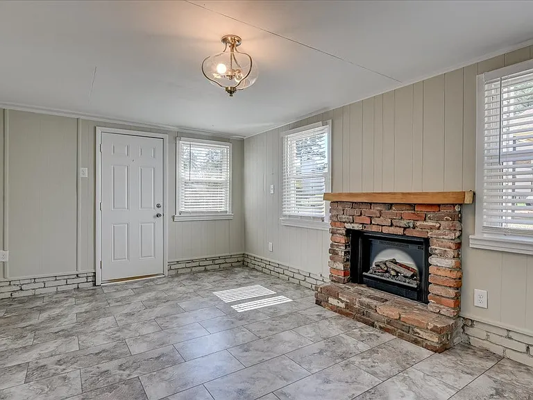 1202 Oakdale Rd — Photo 13