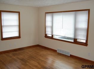 2002 Lindyview Ln, Bellevue, NE 68005