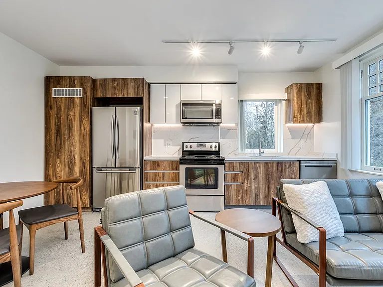 1170 Barclay St #206 — Photo 7