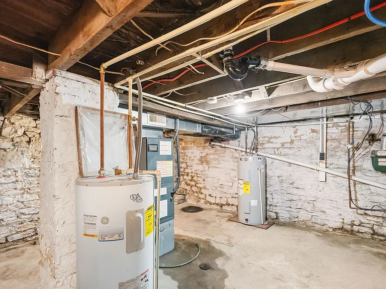 511 W Schirmer St #2F — Photo 36