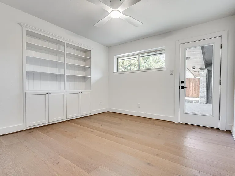 9035 Dunmore Dr — Photo 10