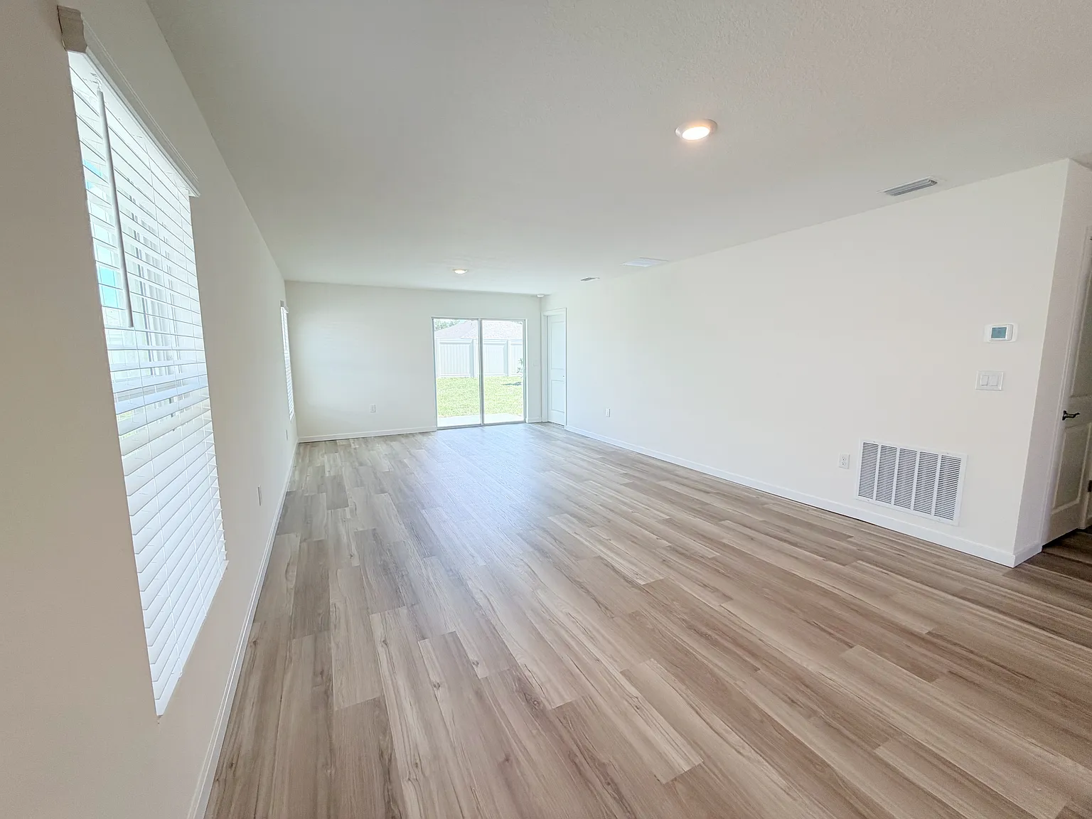 4 bed, 1560 sqft, $2,050 — Photo 4