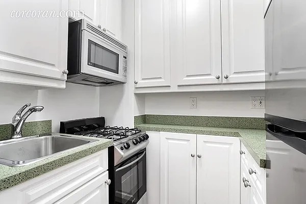 Sold by The SIMPLE Real Estate Co | media 19