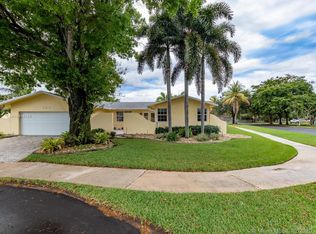 8014 SW 29th St, Davie, FL 33328