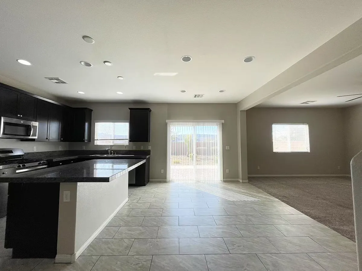 Building Photo - 6415 Pochman Mesa St