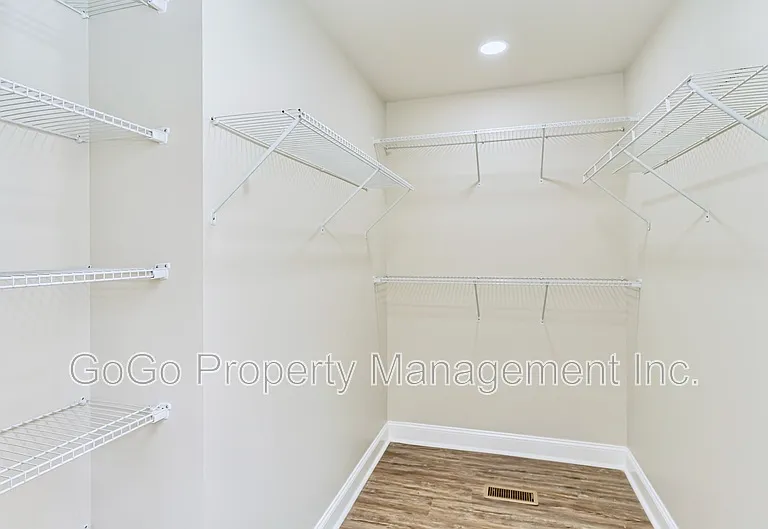 115 Sterling St — Photo 15