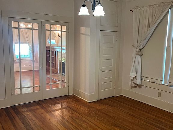 5th image of 422 N Park