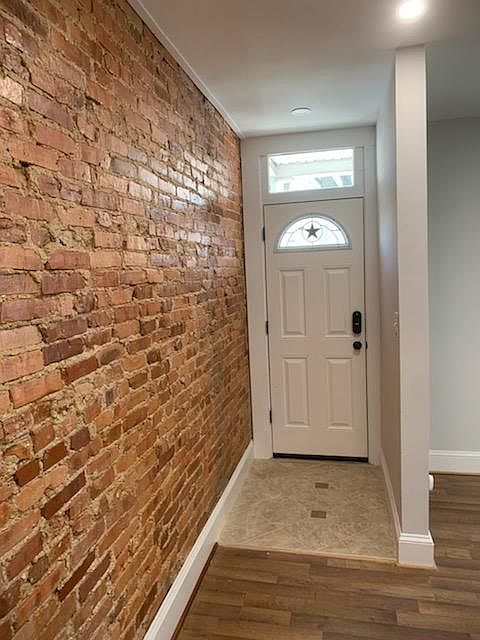 Foyer & Exterior Door