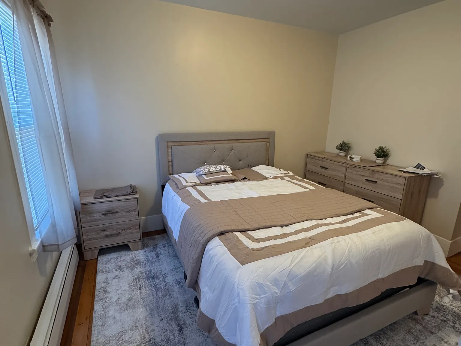 4 bed, 2800 sqft, $900 — Photo 2