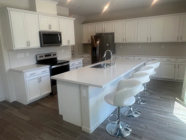 1878 Holland Ln — Photo 32