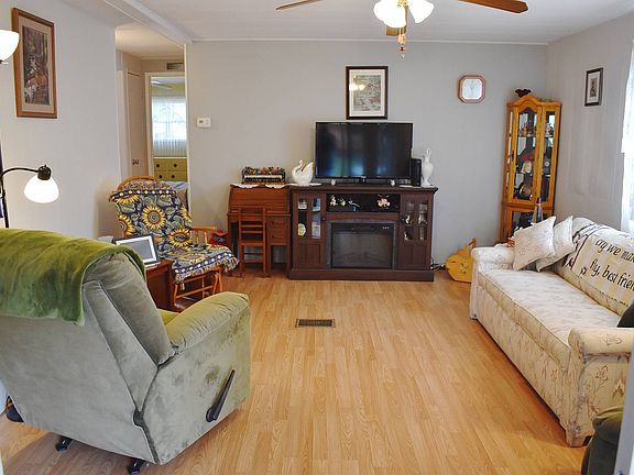 2nd image of 211 Royal Dr #211