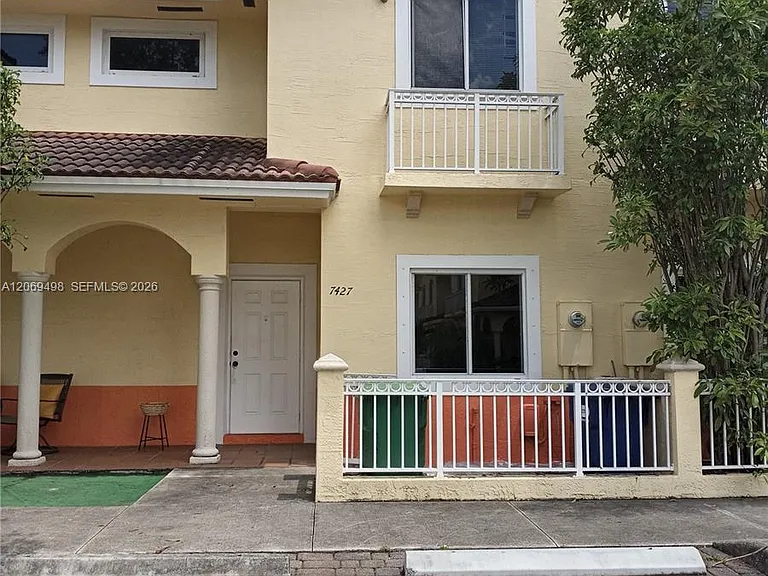 7427 NW 181st Ter #7427 — Photo 2