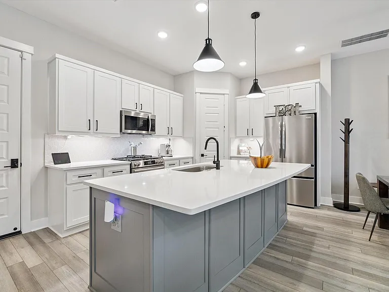 10974 Hewitt Cliff Ln — Photo 5