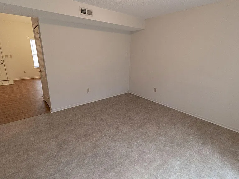 212 Nikki Way — Photo 7