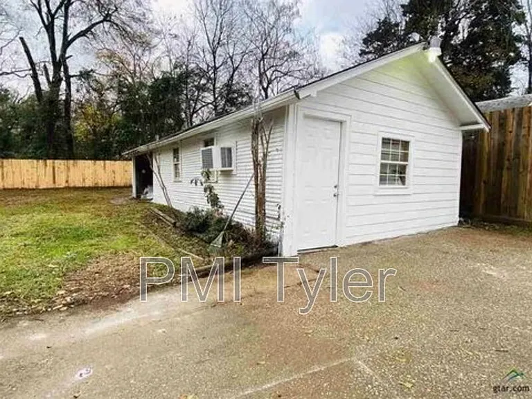 1115 S Robertson Ave — Photo 9