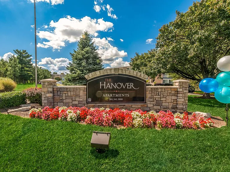 The Hanover Apartments — Photo 39
