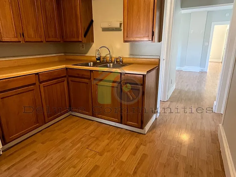 1021 Broadway Ave NW — Photo 2