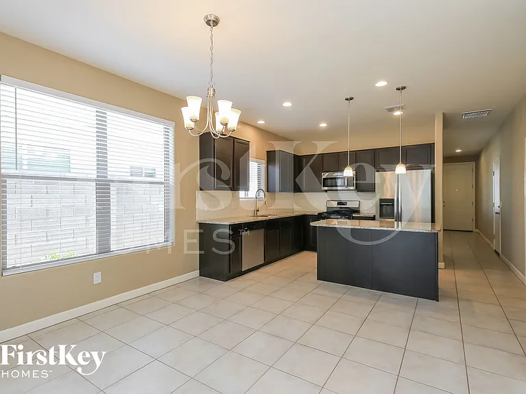 3915 W Alabama Ln — Photo 5