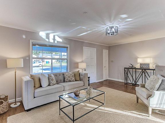 4th image of 1528 Sweetwood Dr