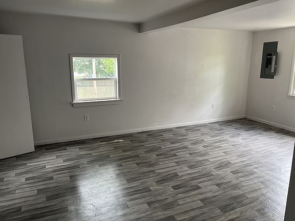 3rd image of 104 Isabella Ave #2