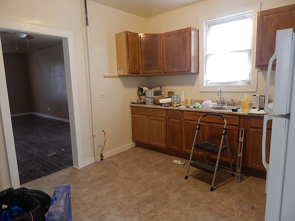 3rd image of 90 W 28th St