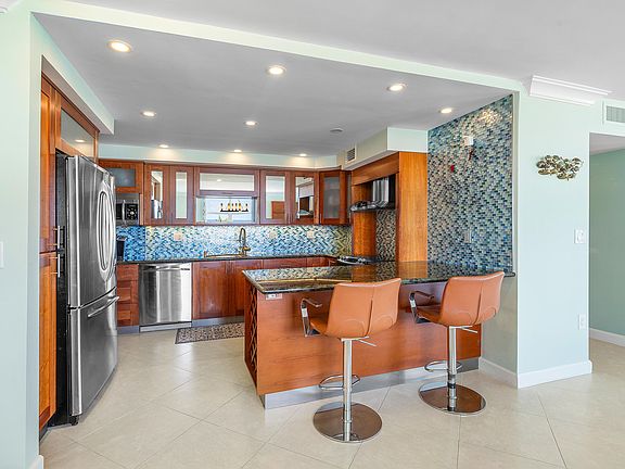 4th image of 1701 S Ocean Drive #703