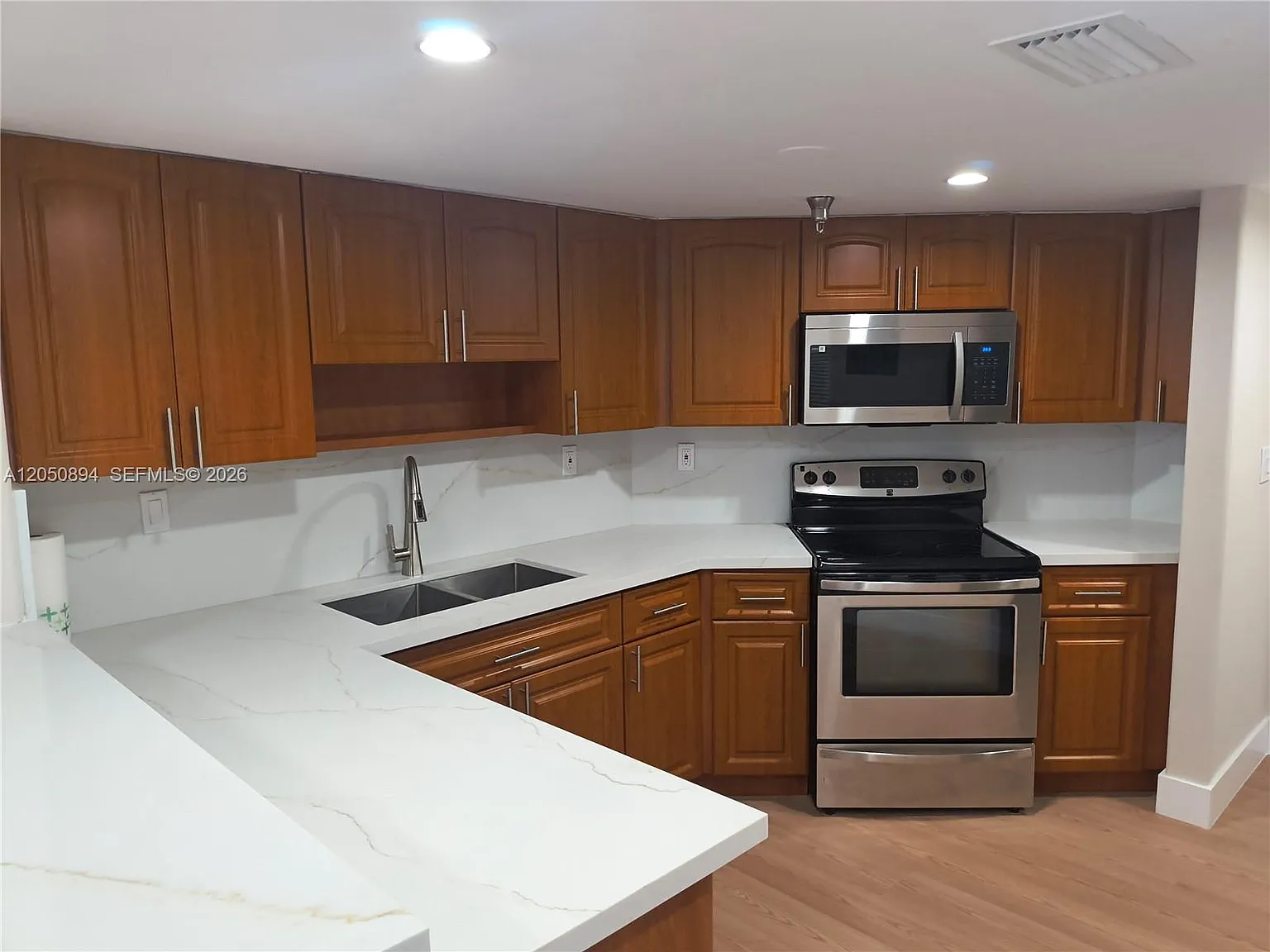 Coral Palms Condo — Photo 1