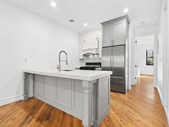 4th image of 228 Palmetto St #A