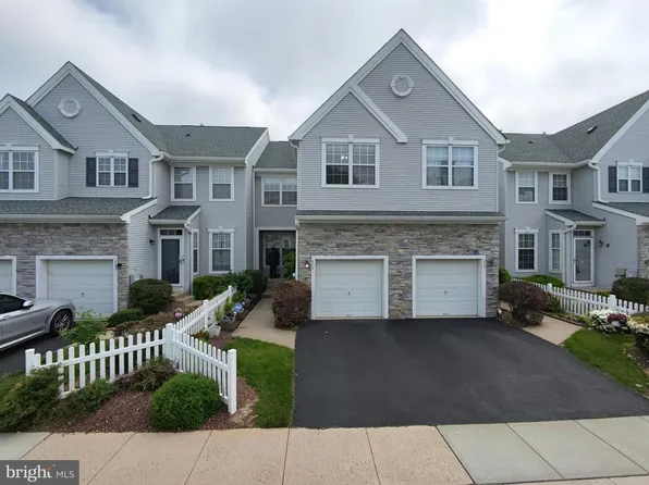 804 Dahlia Cir, Dayton, NJ 08810