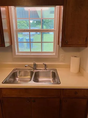 1029 Lawhorne Dr — Photo 2