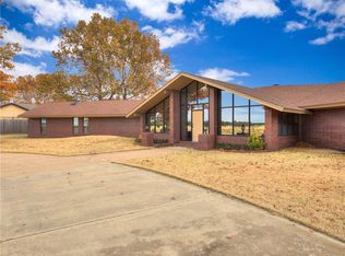 10092 N Deer Creek Rd, Weatherford, OK 73096