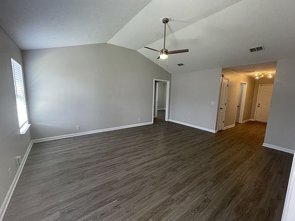 4th image of 1668 Saint Andrews Dr