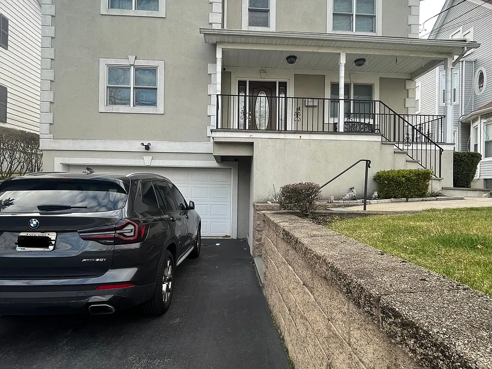 256 Summit Ave