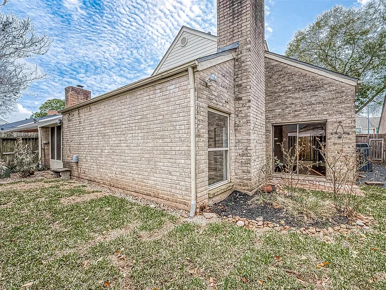 12127 Carriage Hill Dr — Photo 18